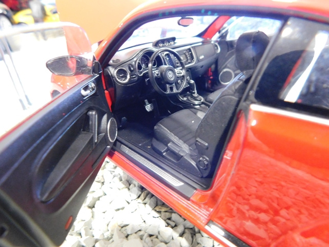 model auta 1:18 VW New beetle od Welly - 7