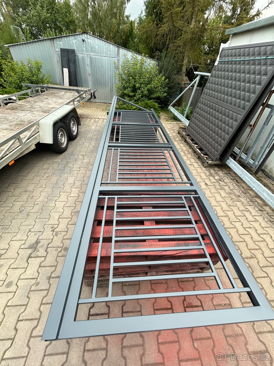 Samonosná posuvná brána s výplní RAL7016 - 7