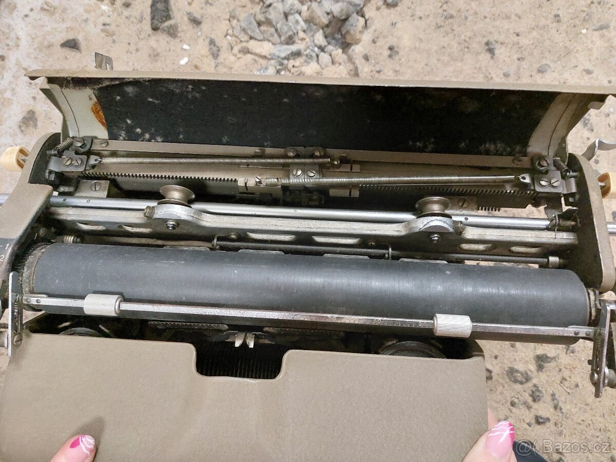 Psací stroj Zeta - 7
