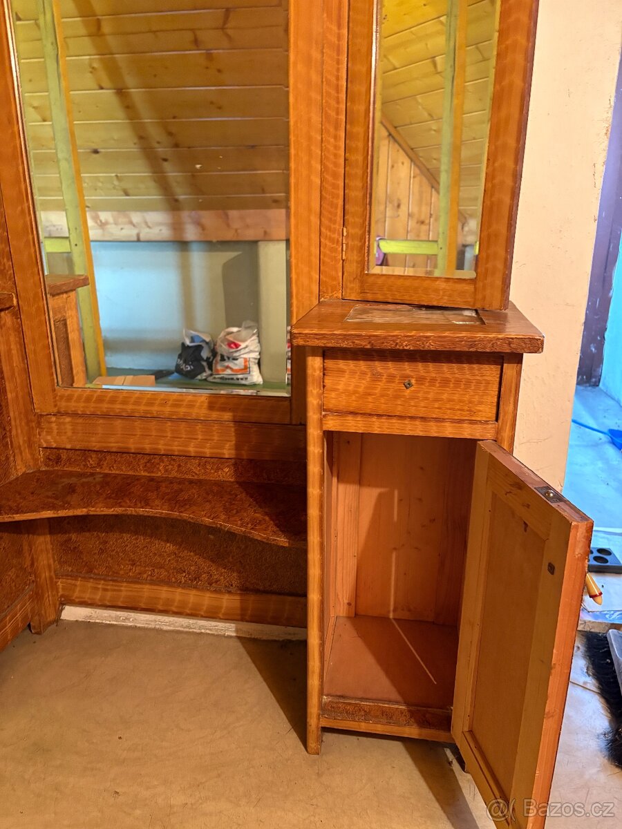 zrcadlo/ toaletni stolek se zrcadlem a 2 nocni stolky - 7