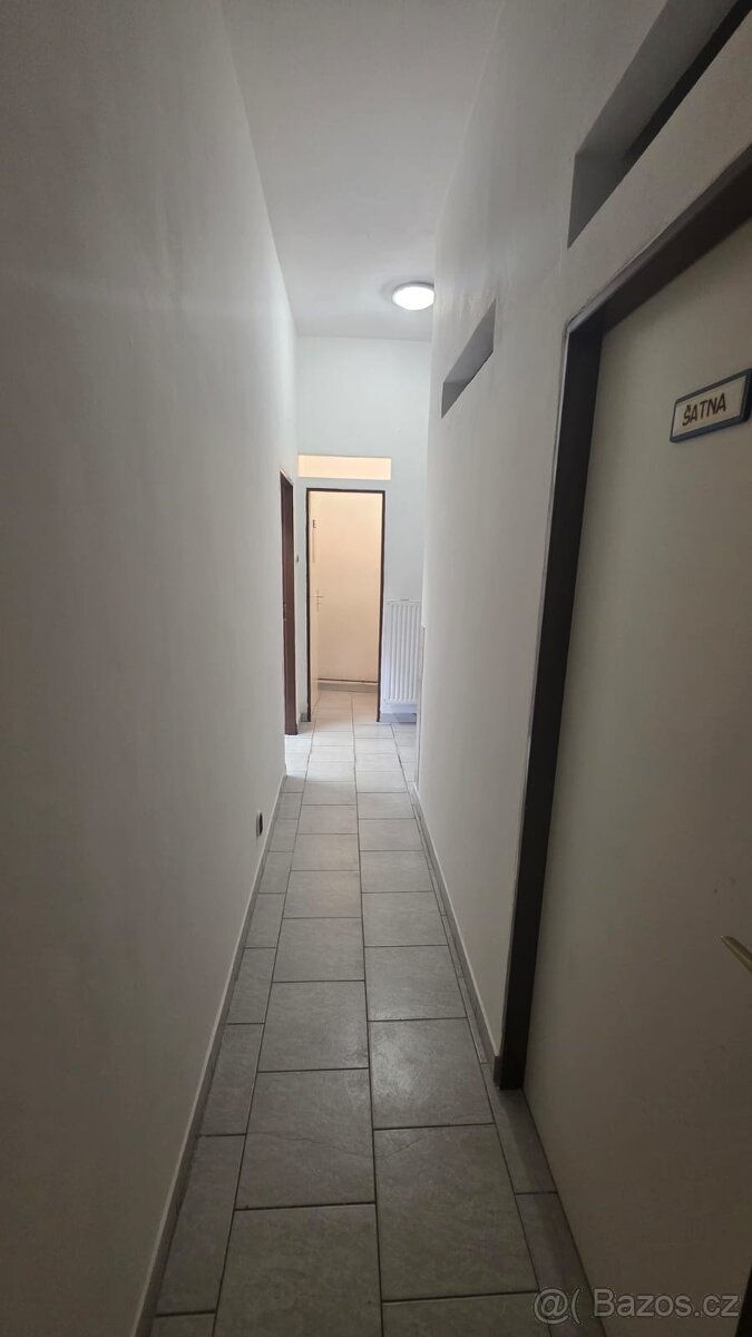 Pronájme obchodního prostoru v Rožnově P/R - 7