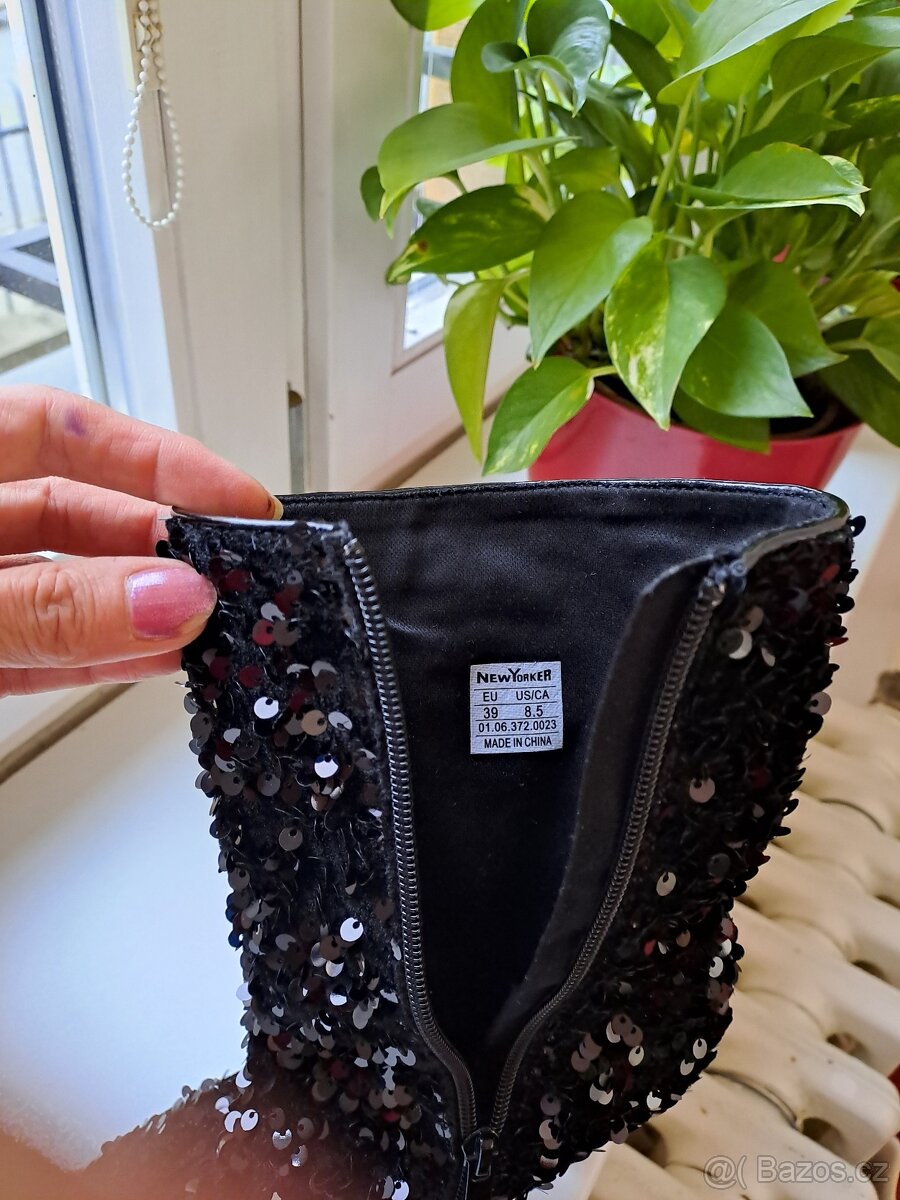 Černé flitrové kotníkové boty vel 39 jehlovém podpatku - 7