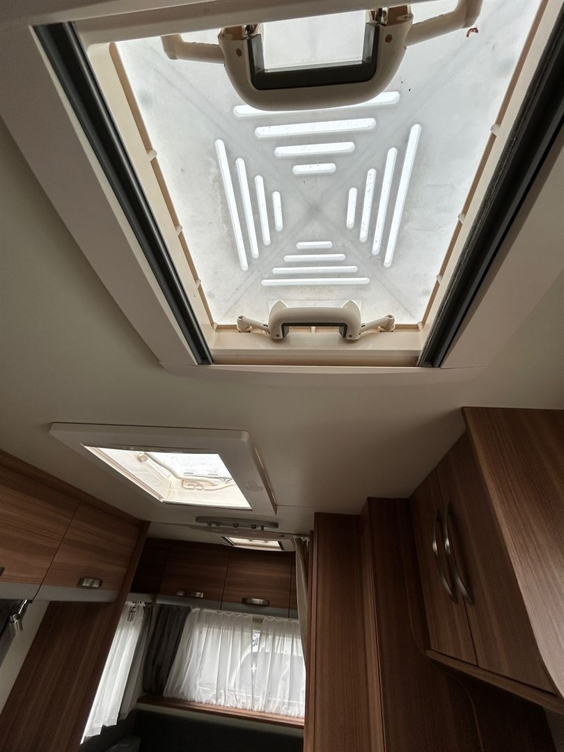 Prodám karavan Wieisberg 420 QD - 7