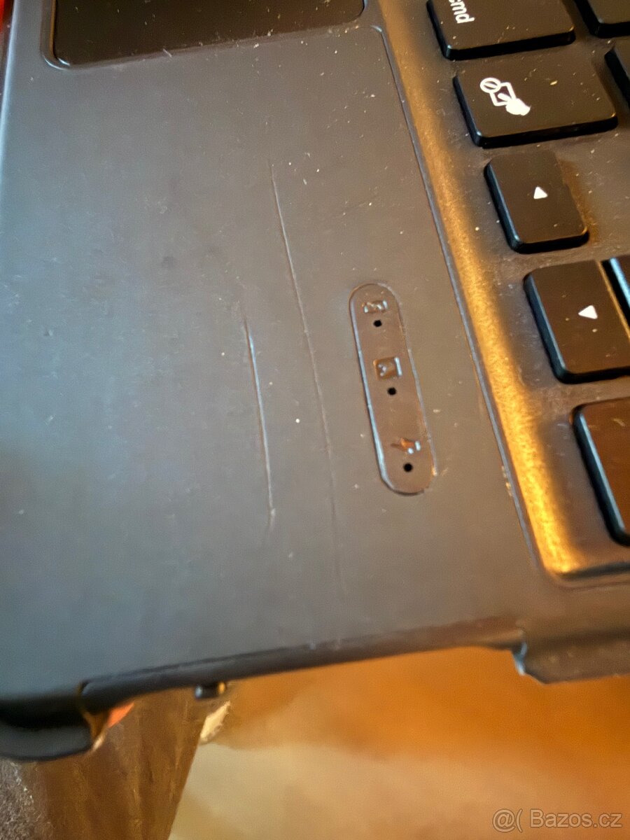 Klávesnice s pouzdrem Epico pro iPad (maďarská verze) - 7