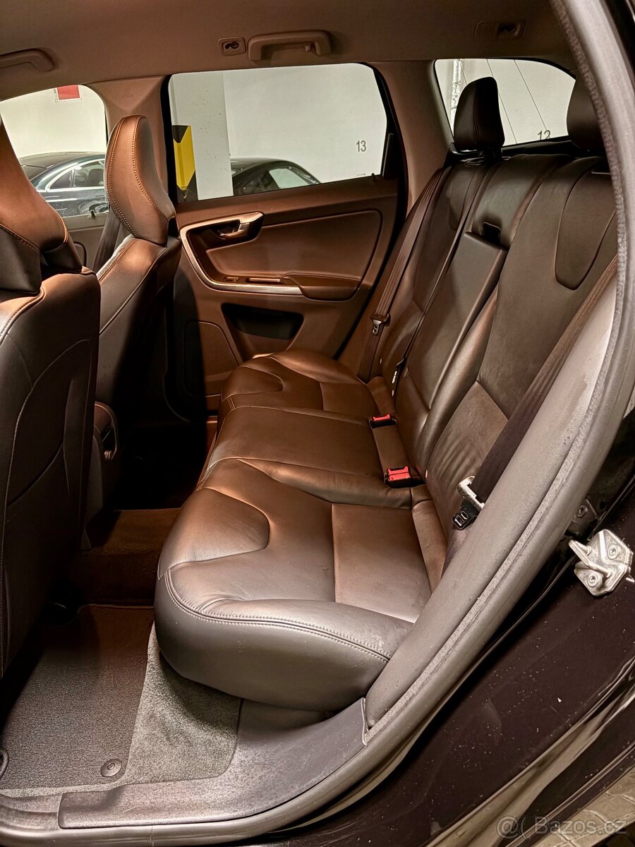 Volvo XC60 D4 AWD SUMMUM CZ - 7