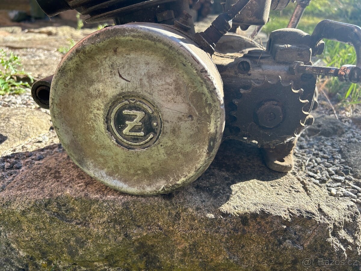Cz 175 motor - 7