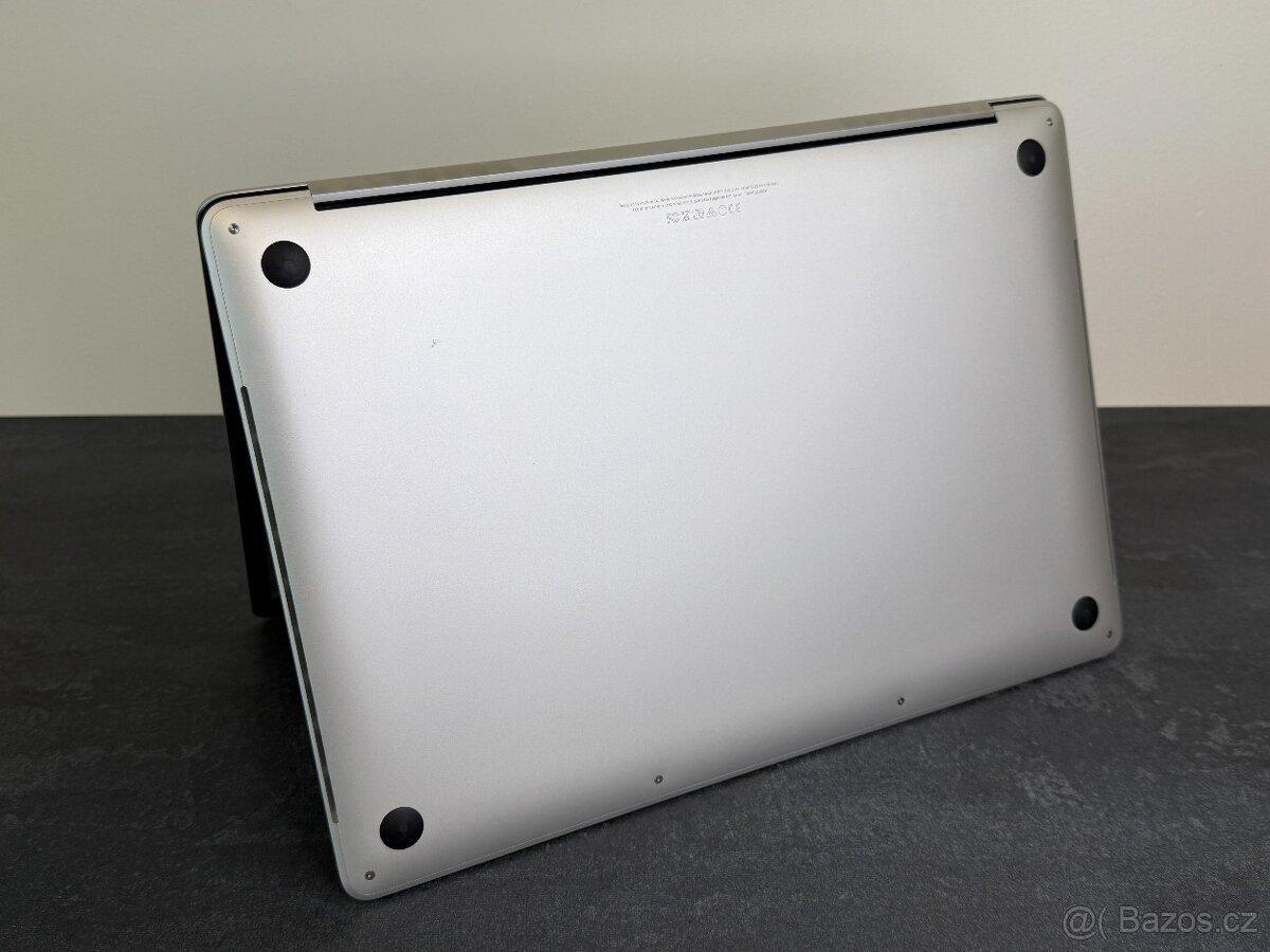 MacBook Pro 15'' 2016 / i7 / 16GB / 256GB SSD - DPH - 7