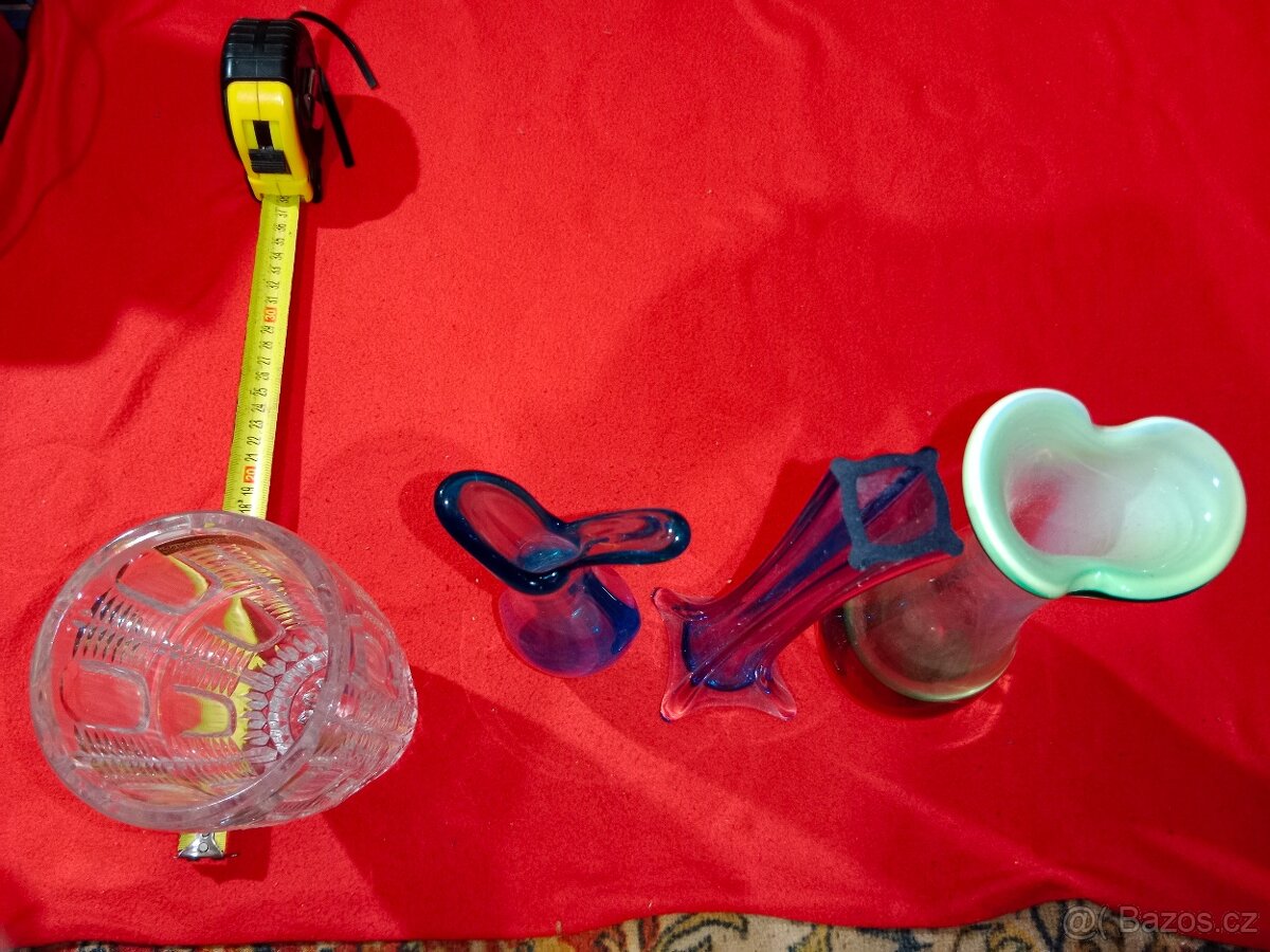 Vázy 30 ks - skleněné, porcelánové a mosazné - 7