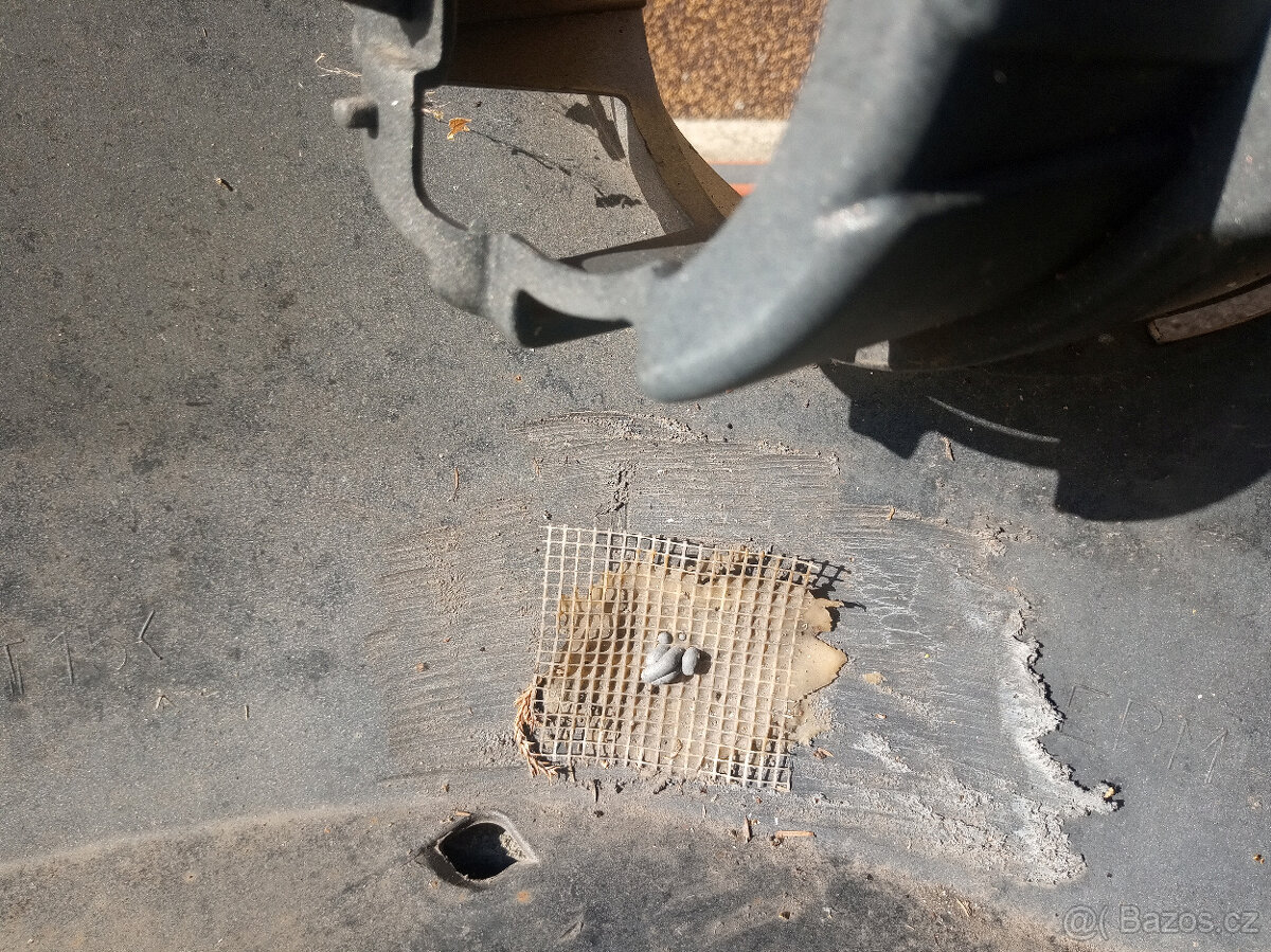 přední nárazník Nissan Note E11 - 7