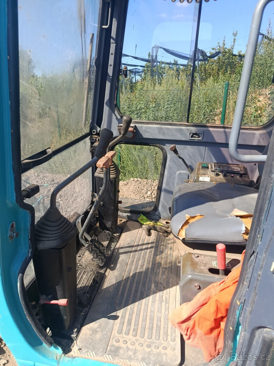 Minibagr Yanmar b27 - 7