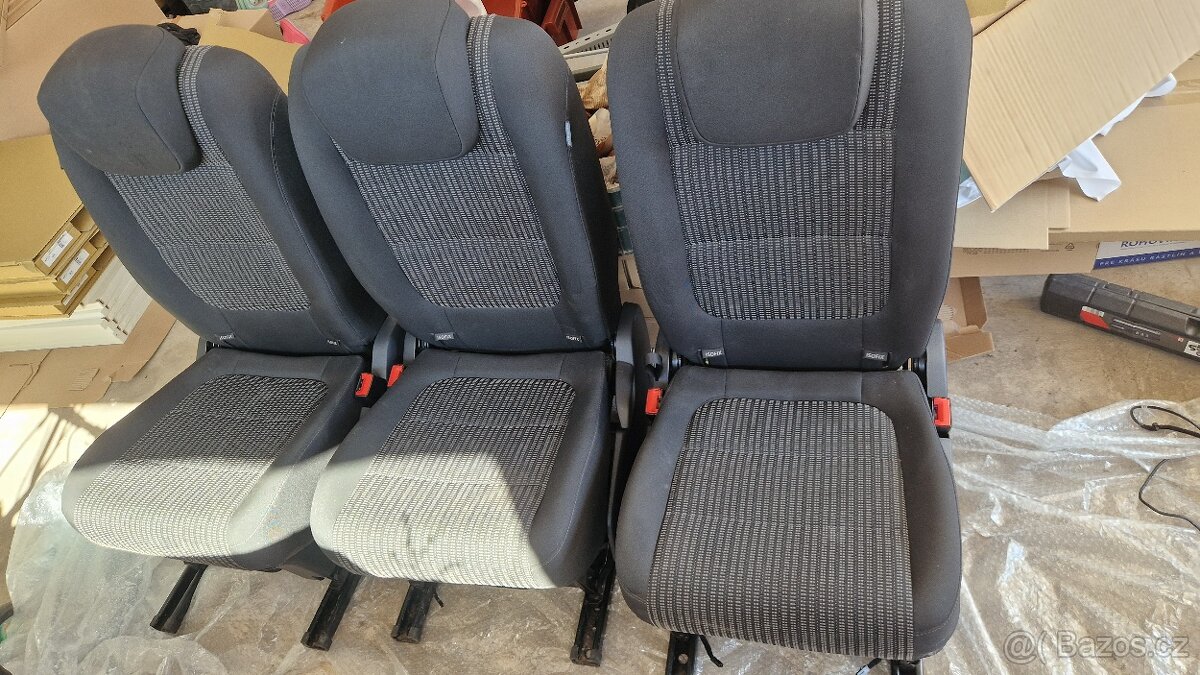 sedačky ze Seat Alhambra (2019) plus další doplňky - 7