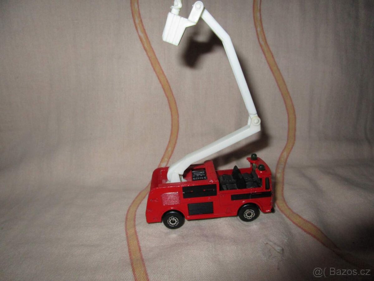 Model nákladního hasičského vozidla Snorkel MATCHBOX 1981 - 7
