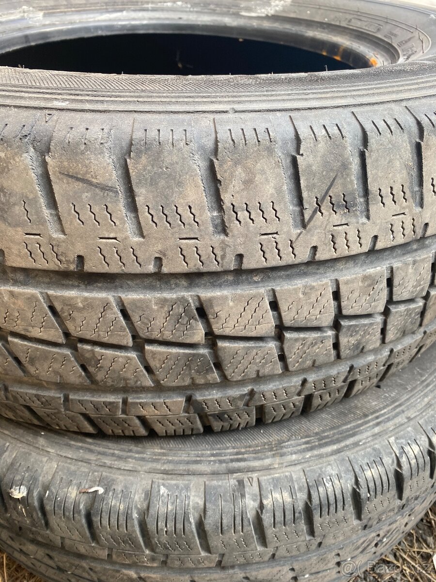 Prodám pneu Falken 235/65 16C M+S - 7