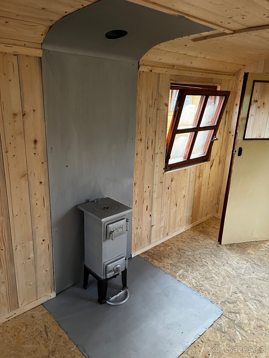 MAringotka délka 7 m.Šířka 2.50 .RETRO. - 7