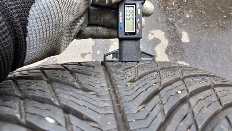 Zimní pneu 245/40/18 Michelin - 7