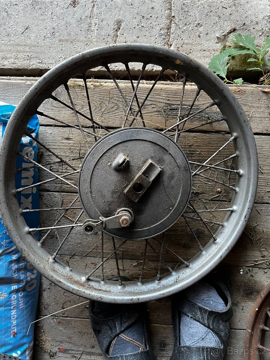 Náboje, kola, středy a řetězovky Jawa/CZ - 7