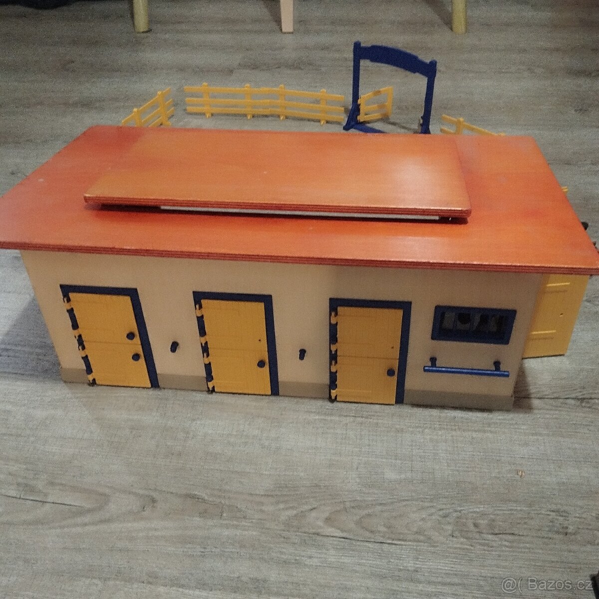 Dřevěná stáj pro koně - 7