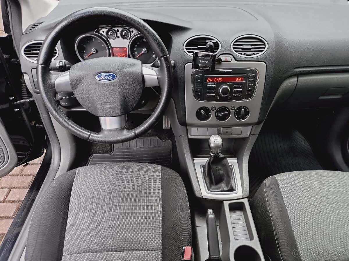 Ford Focus hatchback 1.6 (74kW), 2010, pouze 112tkm, černý - 7