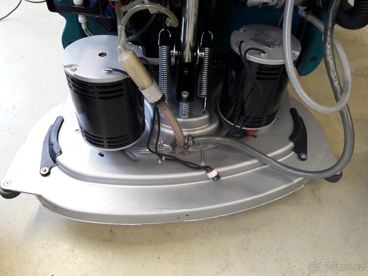 Podlahový mycí stroj Tennant 5680 Disk 80 s vl. pojezdem - 7