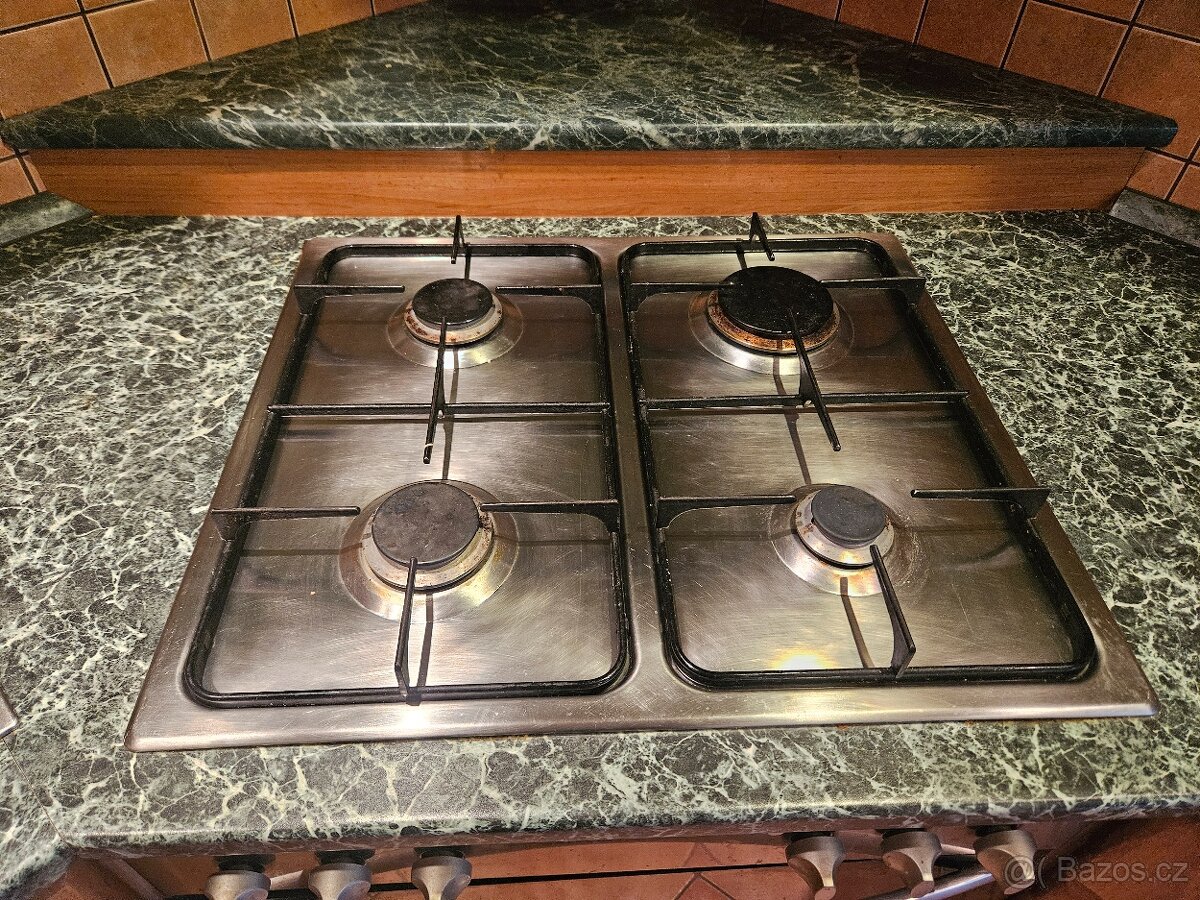 Kuchyňská linka se spotřebiči - 7