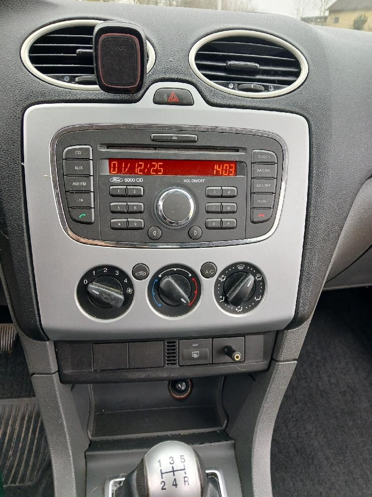 Ford Focus kombi 1,6 ;74KW,benzín,r.v 2007 - 7