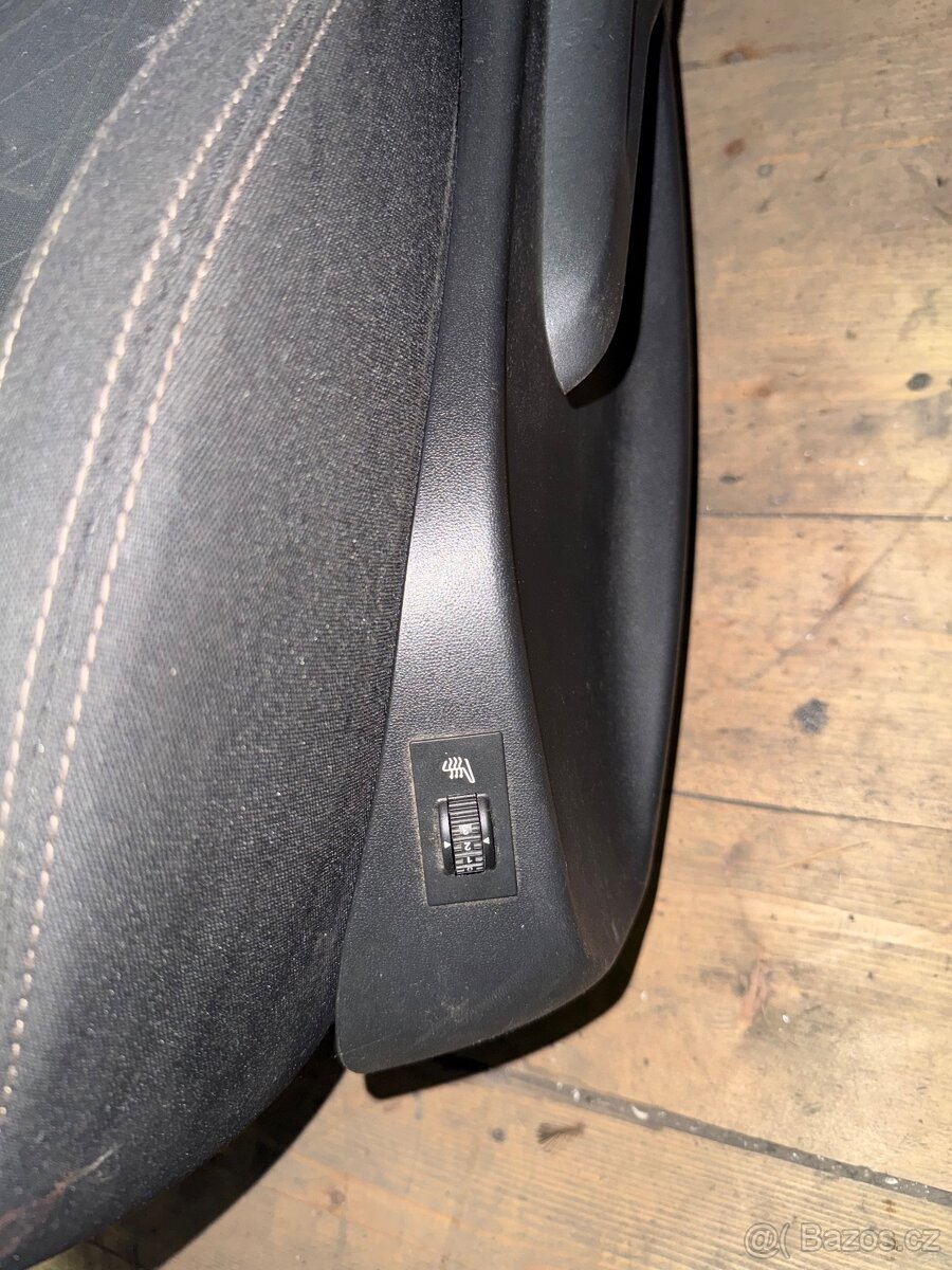 Prodám sedačky Peugeot 2008 rok 2013-2018 - 7