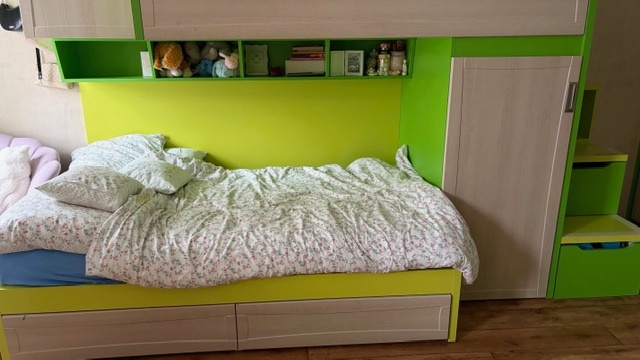 DĚTSKÝ POKOJ, PATROVÁ POSTEL, SKŘÍŇ, DVA PSACÍ STOLY - 7