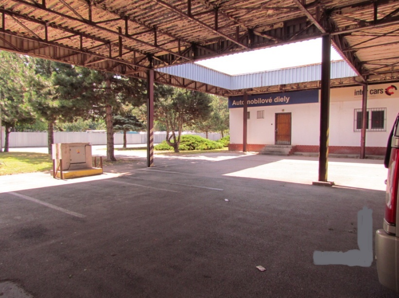 Menší areál na predaj - 7