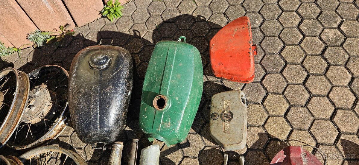 Kola nádrž výfuk blatník Jawa ČZ - 7