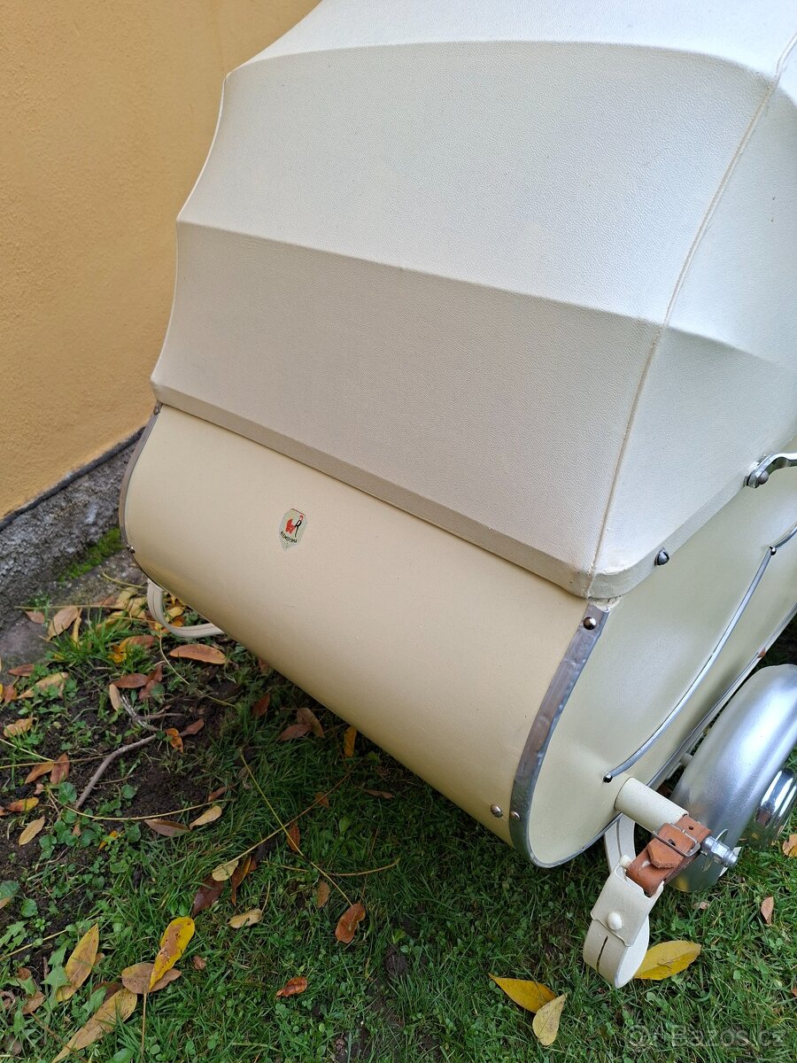 Starožitný kočárek pro miminko č. 202 - 7