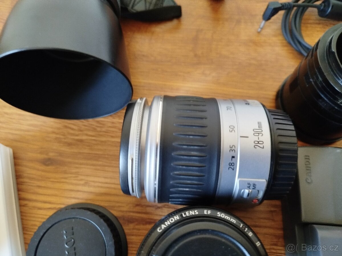 EOS350d s příslušenstvím a brašnou - 7