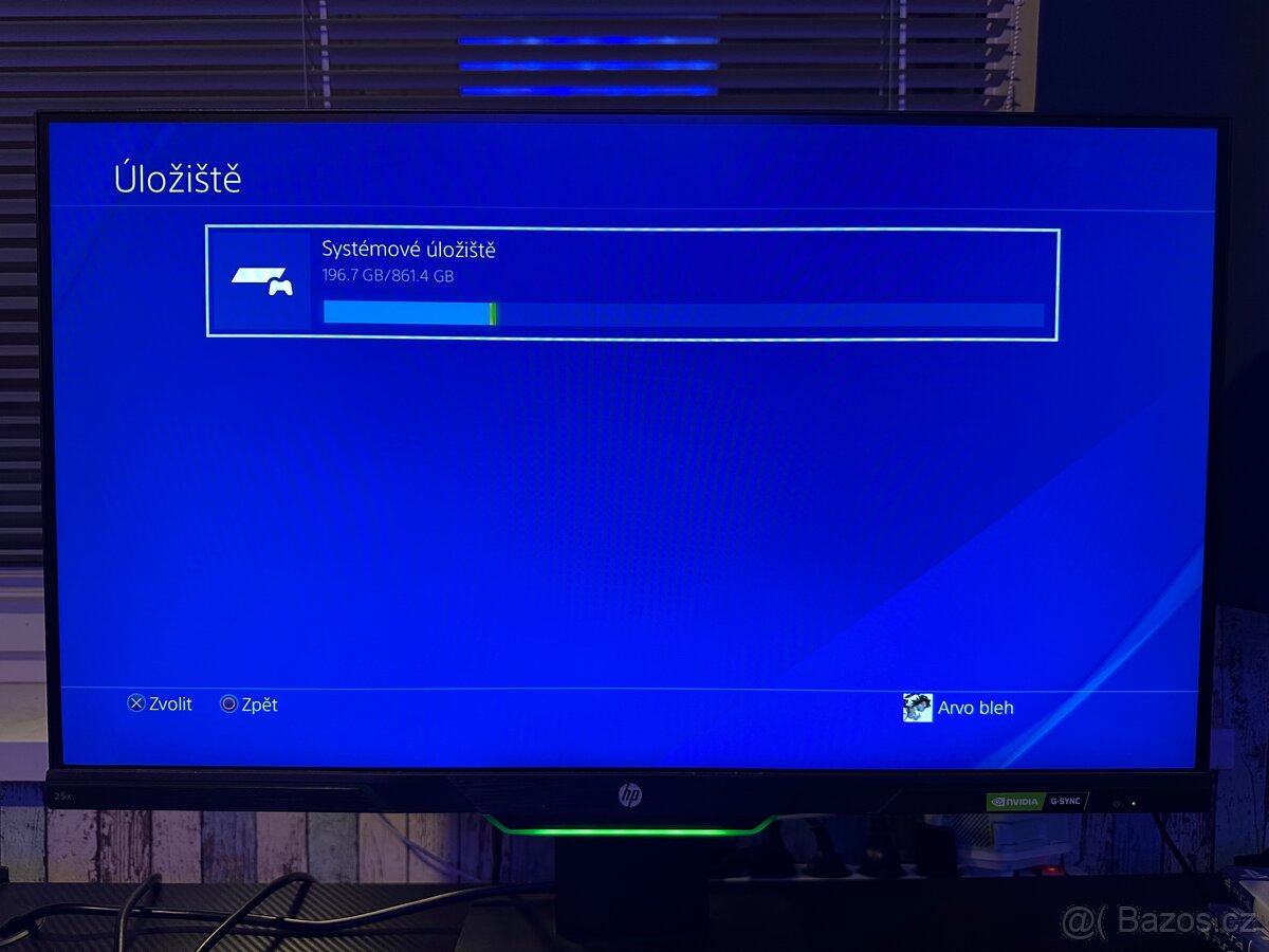 Prodám PlayStation 4 Pro (1TB) + ovladač + 3x hry - 7