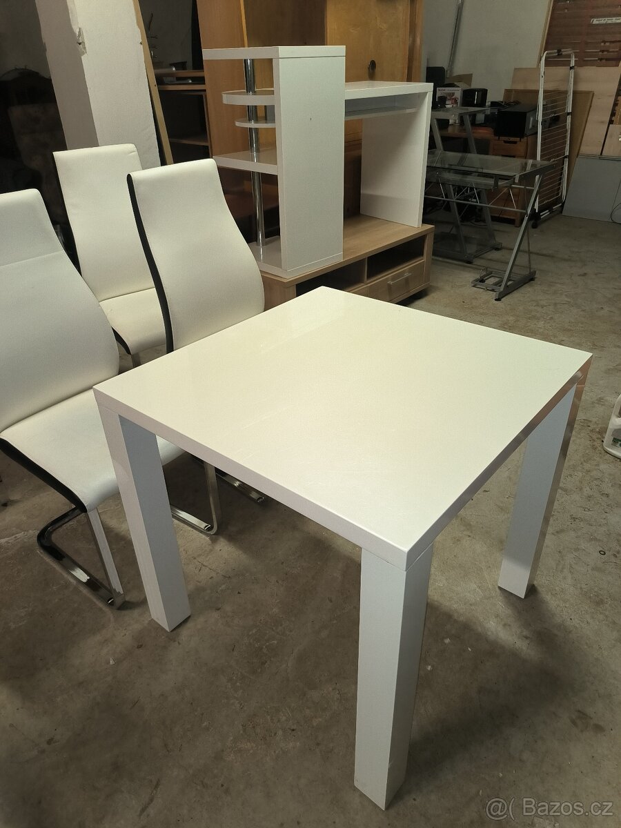 Bytový nábytek, pračka, postele , gauče , stolky , televize - 7