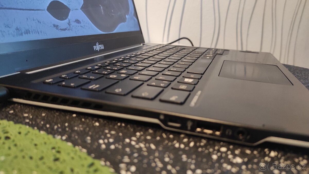 FUJITSU Lifebook U722 - 7