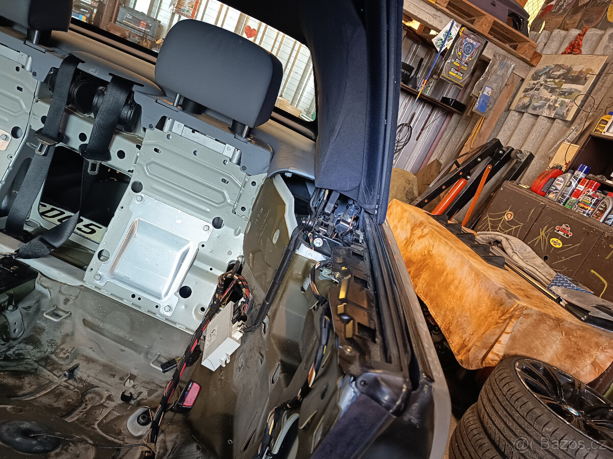 BMW E46 MODRÁ STŘECHA CABRIO - 7