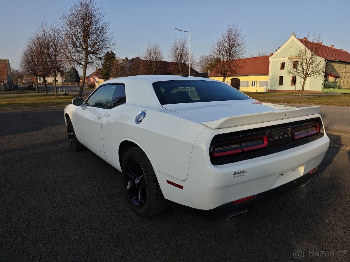 Dodge Challenger - 7