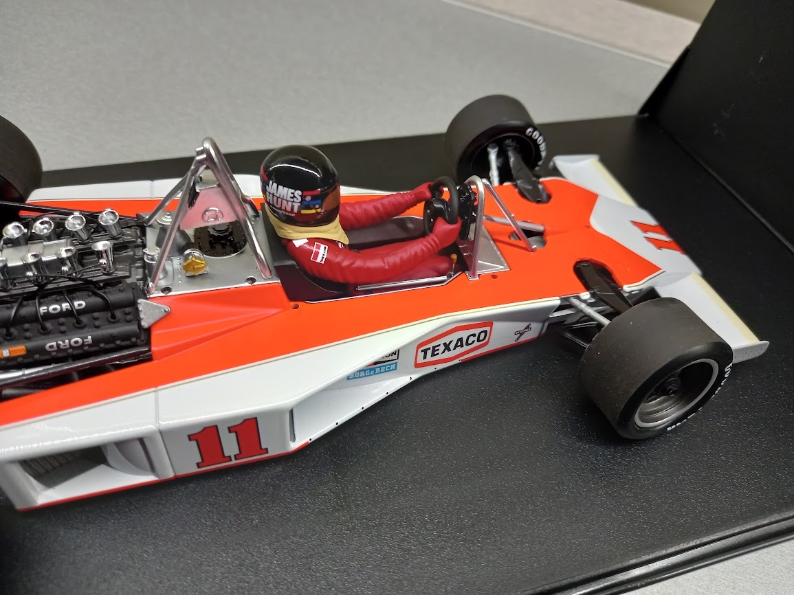 F1 MCLAREN FORD M23 1976 JAMES HUNT MINICHAMPS 1:18 č.2 - 7