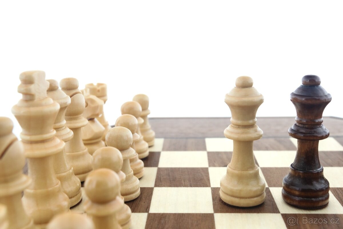 Dřevěná šachovnice Octagon 34x34 cm s magnetickými figurkami - 7