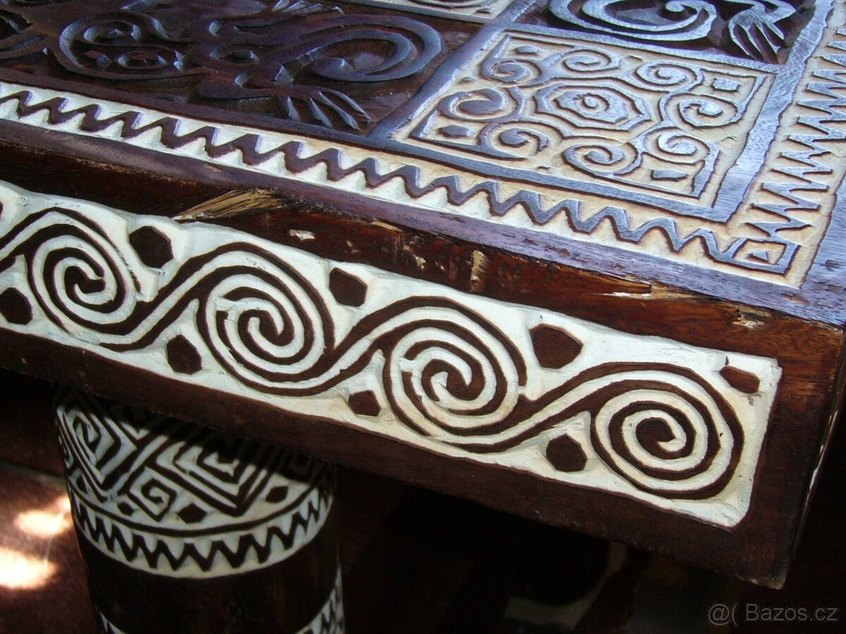 Stůl z červeného cedru vyřezávaný - 7