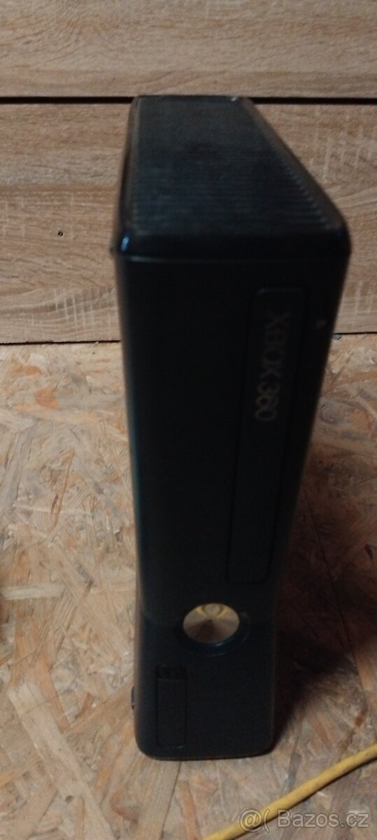 Xbox 360 slim 2 ovladače - 7