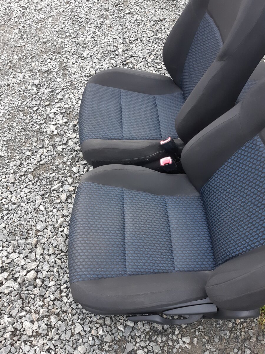 Toyota Auris sedačky - 7