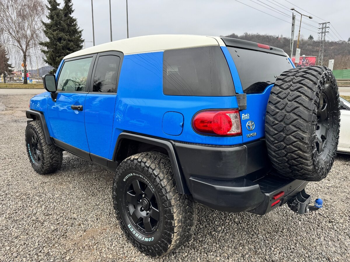 Toyota FJ Cruiser 4.0 - 7