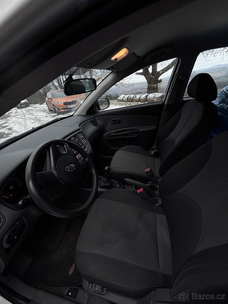 Kia Rio 1.4i 16V 2011 - 7