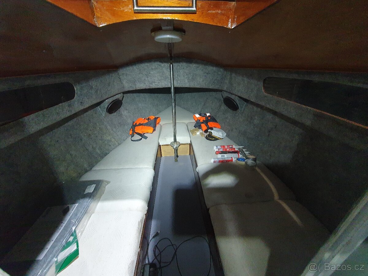 Kajutový motorový člun/ rybářská loď - 7