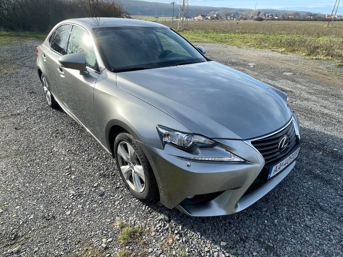 Lexus IS300h - 7