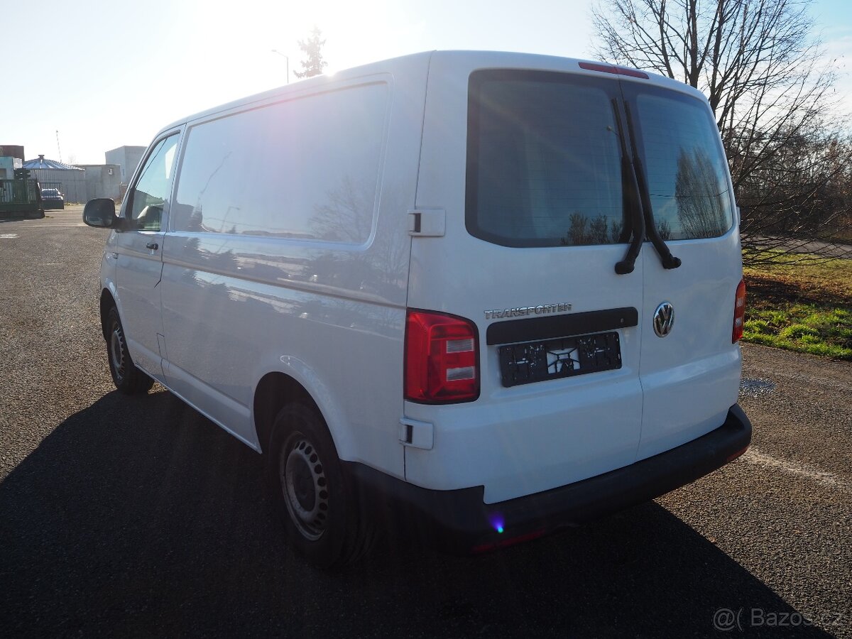 Volkswagen Transporter T6 2.0 TDI po 1. majiteli + serviska - 7