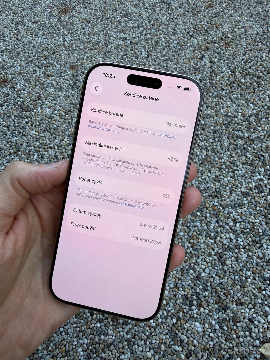 IPhone 16 pro - baterie 92% - 7