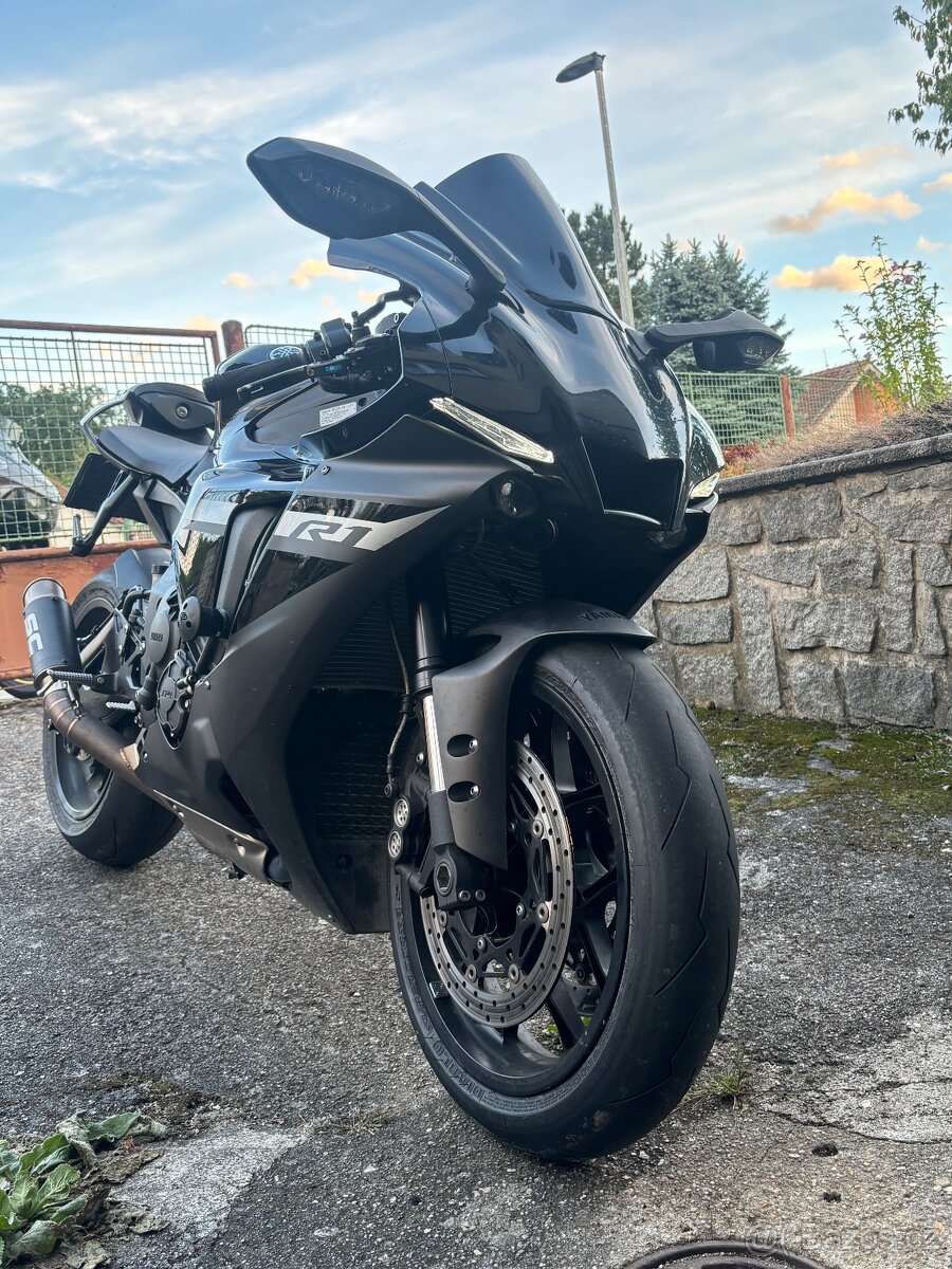 Yamaha R1 2018 najeto 3600 km - 7