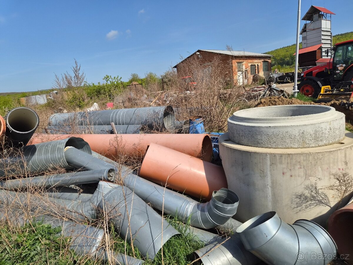 Různí kovový material - 7