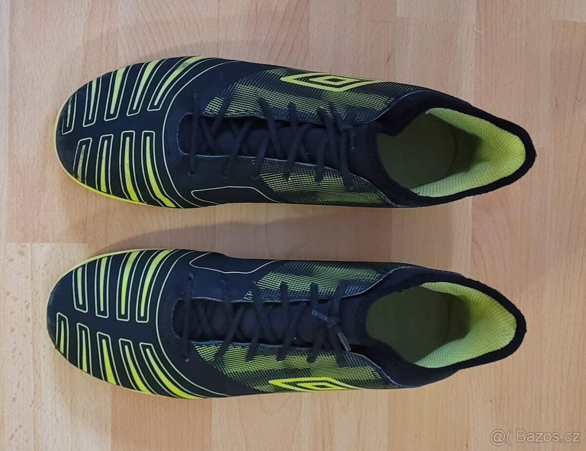 pánské kopačky zn.Adidas vel.42 a sálovky zn.Umbro vel.42,5 - 7